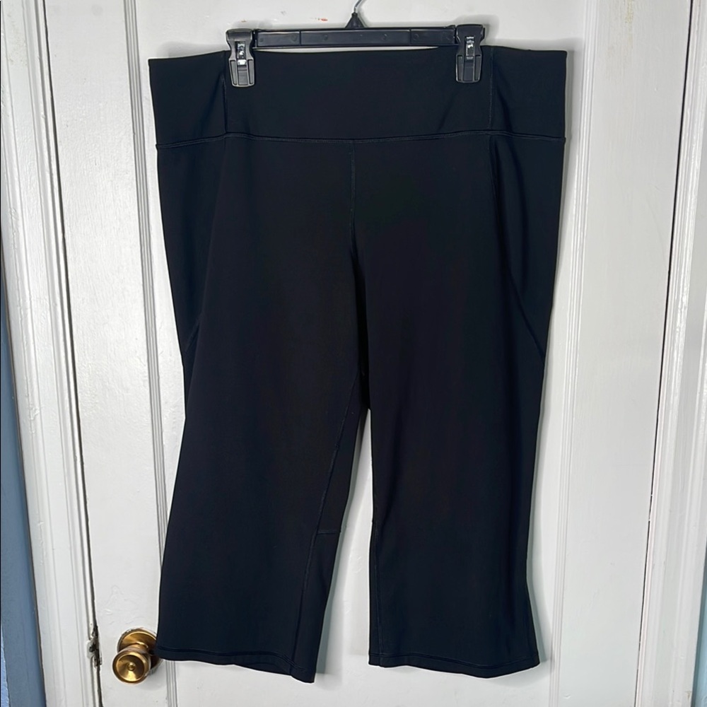 Livi Active 22 24 Leggings Black Cropped Capri Pants Wide Leg Stretch Gym